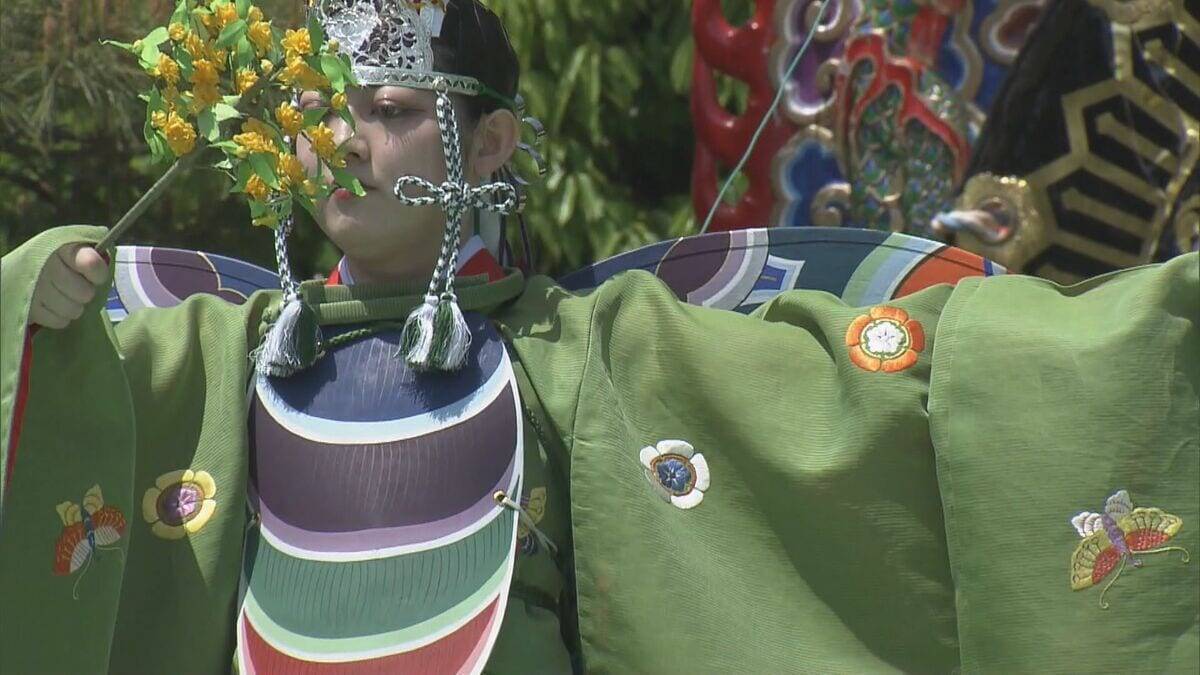 伊勢神宮で｢春の神楽祭｣ 内宮神苑の特設舞台では舞人たちが天下太平を願う舞楽披露 5月2日まで 三重