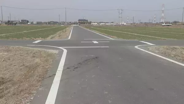 軽トラックと乗用車が出合い頭に衝突 はずみで2台とも田んぼへ… 軽トラックの82歳男性が死亡 愛知･飛島村