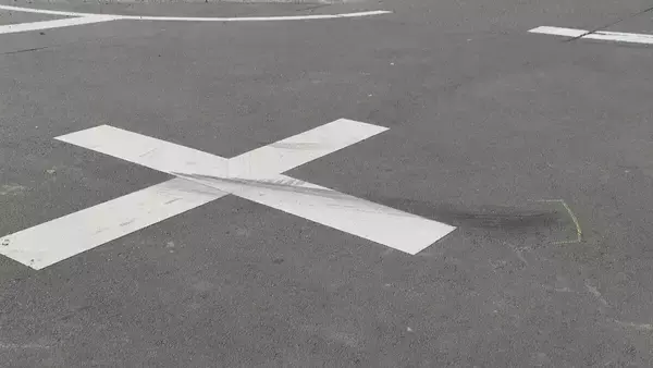 「軽トラックと乗用車が出合い頭に衝突 はずみで2台とも田んぼへ… 軽トラックの82歳男性が死亡 愛知･飛島村」の画像