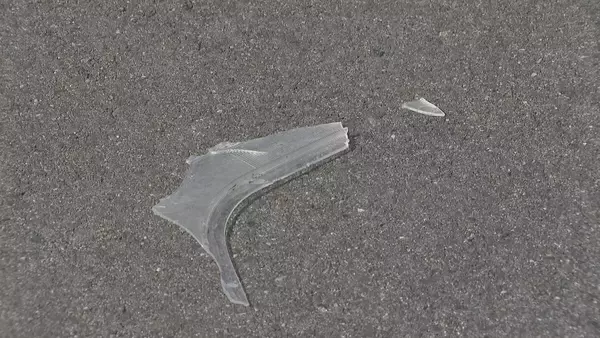 「軽トラックと乗用車が出合い頭に衝突 はずみで2台とも田んぼへ… 軽トラックの82歳男性が死亡 愛知･飛島村」の画像