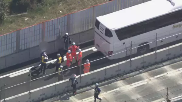 「東名阪道で大型バスなど3台絡む“玉突き事故”  一番後ろの軽ワゴン車が軽乗用車に…はずみでにバスに追突か 愛知･津島市」の画像
