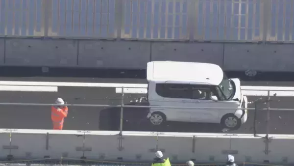 「東名阪道で大型バスなど3台絡む“玉突き事故”  一番後ろの軽ワゴン車が軽乗用車に…はずみでにバスに追突か 愛知･津島市」の画像