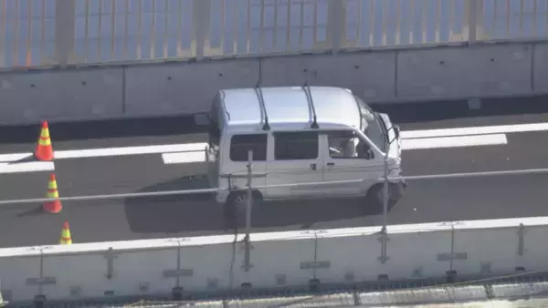 「東名阪道で大型バスなど3台絡む“玉突き事故”  一番後ろの軽ワゴン車が軽乗用車に…はずみでにバスに追突か 愛知･津島市」の画像