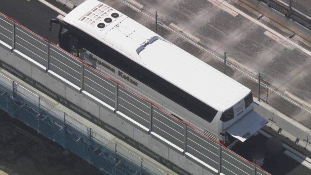 東名阪道で大型バスなど3台絡む“玉突き事故”  一番後ろの軽ワゴン車が軽乗用車に…はずみでにバスに追突か 愛知･津島市