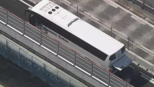 「東名阪道で大型バスなど3台絡む“玉突き事故”  一番後ろの軽ワゴン車が軽乗用車に…はずみでにバスに追突か 愛知･津島市」の画像