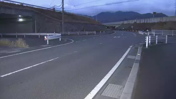 軽ワゴン車と乗用車が出合い頭に衝突　高校生投げ出され死亡　三重・菰野町