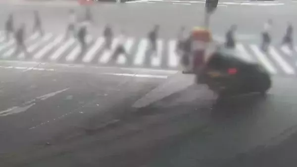 「名古屋駅近くで3人死傷の“暴走事故” 71歳男 初公判で起訴内容認める 検察側｢車に異常なく、ブレーキ痕なかった｣ 弁護側｢認知症の疑いがある｣」の画像