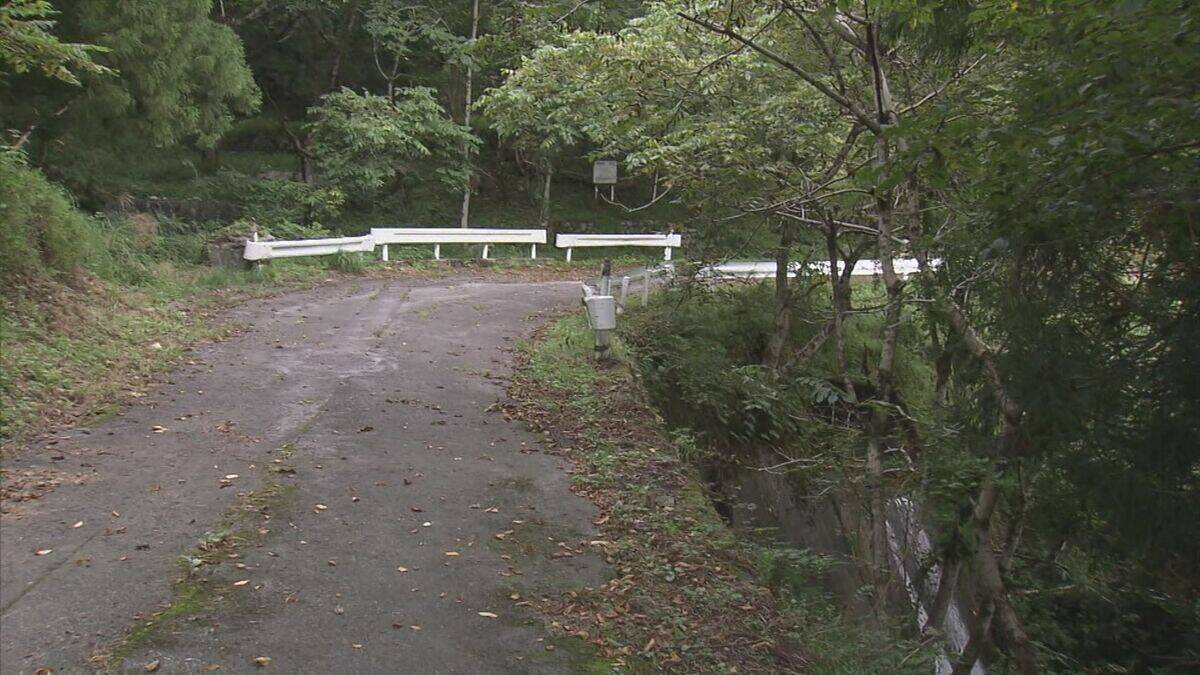 山中に女性2人の遺体を遺棄した罪 検察は36歳女に懲役3年を求刑 ｢遺棄時に近くに居続けたこと自体が重要な寄与｣ 女は｢黙秘します｣弁護側は無罪主張