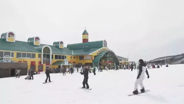 ｢オリンピック見て滑りたいと思った｣ 日本のメダルラッシュでスノーボード教室大人気 3連休は去年の倍に 岐阜･高鷲スノーパーク