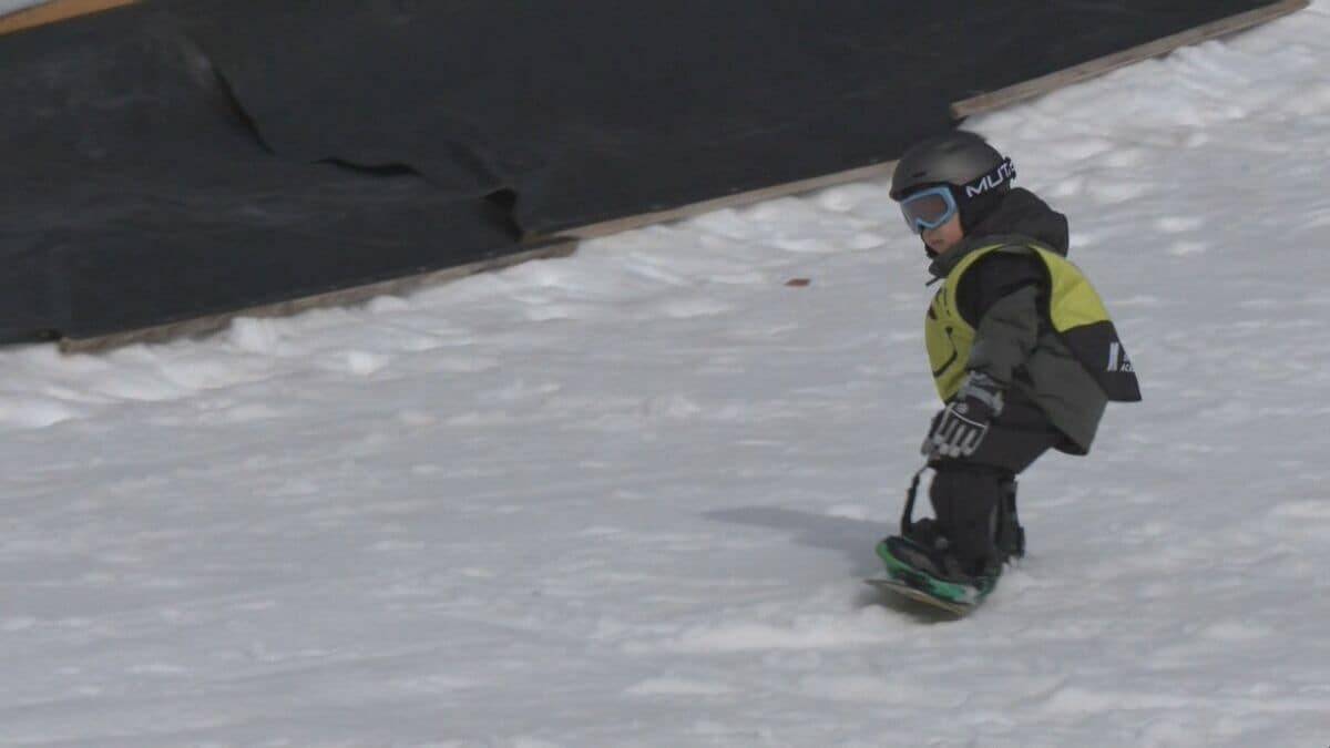 ｢オリンピック見て滑りたいと思った｣ 日本のメダルラッシュでスノーボード教室大人気 3連休は去年の倍に 岐阜･高鷲スノーパーク