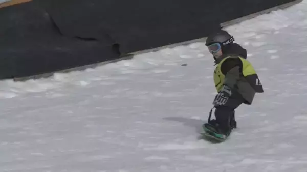 「｢オリンピック見て滑りたいと思った｣ 日本のメダルラッシュでスノーボード教室大人気 3連休は去年の倍に 岐阜･高鷲スノーパーク」の画像