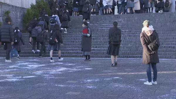 「東海地方の各地で雪 三重･いなべ市で積雪15センチ 新幹線遅延や高速道路の予防的通行止めも 名古屋は積雪なしも｢凍える寒さ｣に」の画像