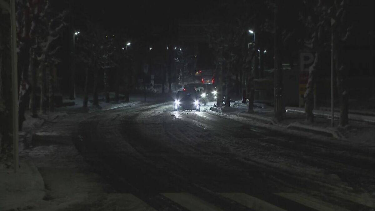 東海地方の各地で雪 三重･いなべ市で積雪15センチ 新幹線遅延や高速道路の予防的通行止めも 名古屋は積雪なしも｢凍える寒さ｣に