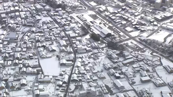 「東海地方の各地で雪 三重･いなべ市で積雪15センチ 新幹線遅延や高速道路の予防的通行止めも 名古屋は積雪なしも｢凍える寒さ｣に」の画像