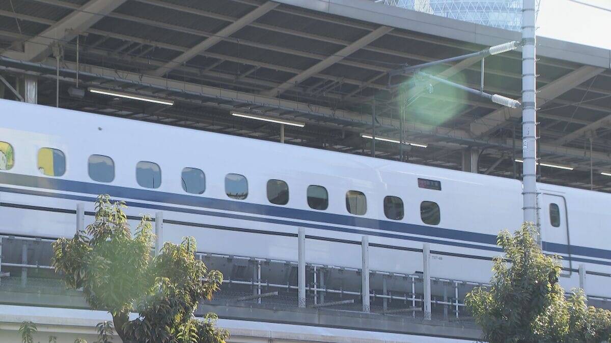 東海地方の各地で雪 三重･いなべ市で積雪15センチ 新幹線遅延や高速道路の予防的通行止めも 名古屋は積雪なしも｢凍える寒さ｣に