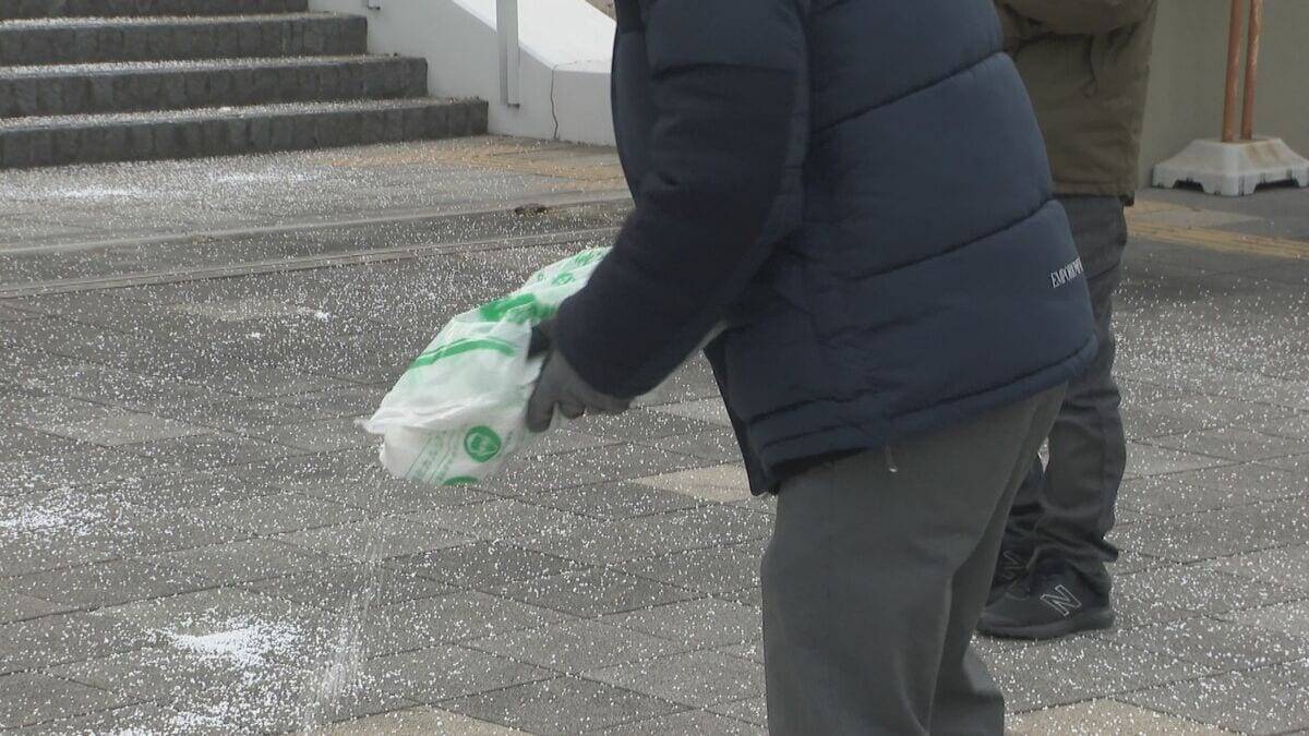 東海地方の各地で雪 三重･いなべ市で積雪15センチ 新幹線遅延や高速道路の予防的通行止めも 名古屋は積雪なしも｢凍える寒さ｣に