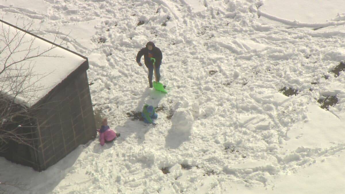 東海地方の各地で雪 三重･いなべ市で積雪15センチ 新幹線遅延や高速道路の予防的通行止めも 名古屋は積雪なしも｢凍える寒さ｣に