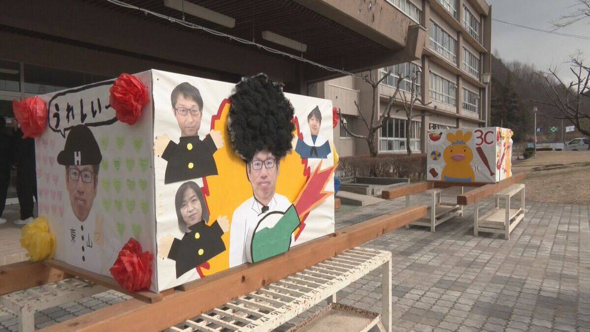 きっかけは卒業生のサプライズ 中学校の伝統行事｢卒業みこし｣ 感謝の気持ちを込め恩師を担ぐ 岐阜･高山市