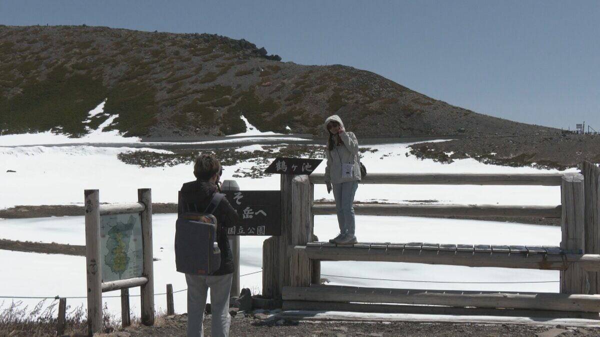 日本一高い場所を走る道路 ｢乗鞍スカイライン｣開通 最大4ｍ超の雪壁･壮大な景色… 観光客ら魅了 岐阜と長野にまたがる北アルプス乗鞍岳