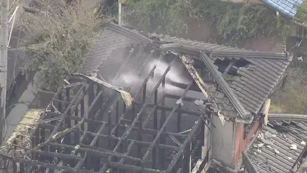 「｢建物から火が出ている｣ 住宅火災で焼け跡から1人の遺体 この家に住む85歳の女性か 三重･鈴鹿市」の画像