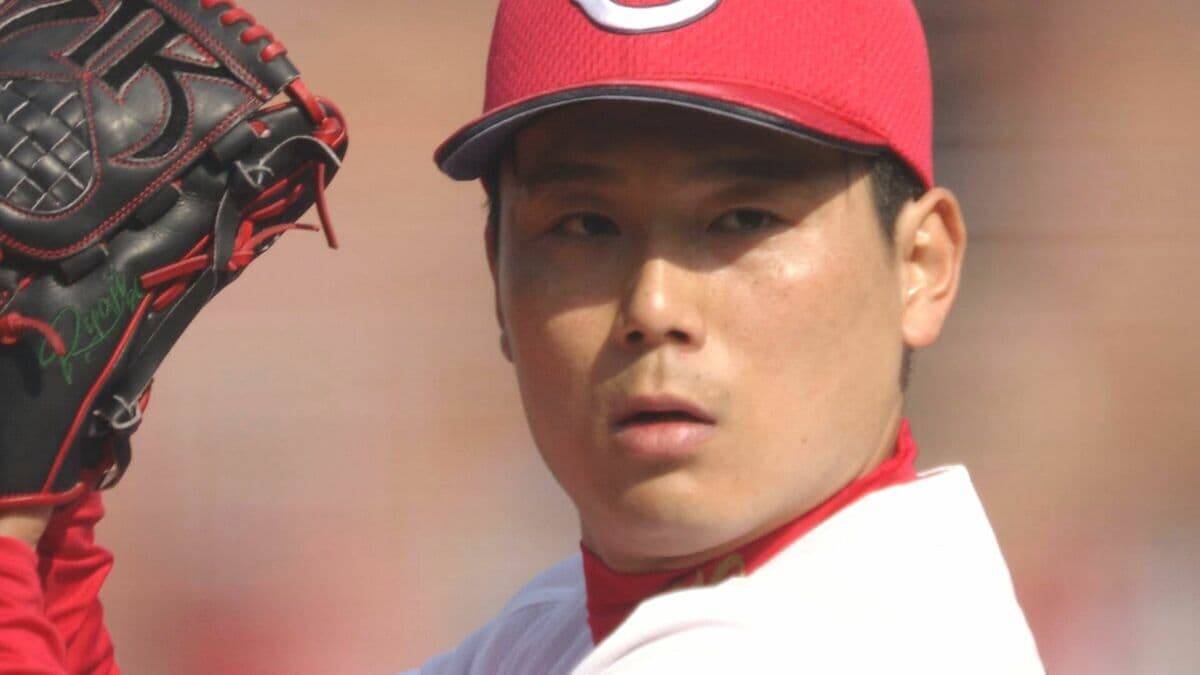 中日･髙橋宏斗が清々しい拍手 初完封の広島･栗林とベンチ前で交わした言葉 試合後、名城大の元後輩に届いた“1通のLINE”