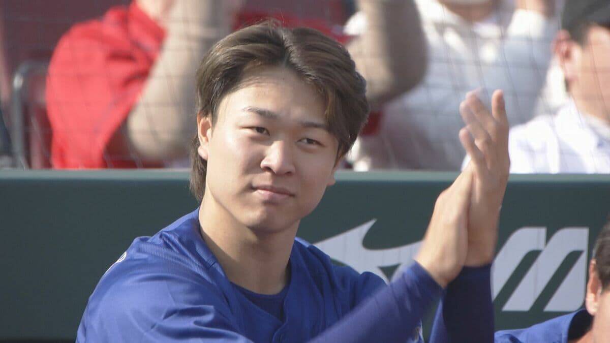 中日･髙橋宏斗が清々しい拍手 初完封の広島･栗林とベンチ前で交わした言葉 試合後、名城大の元後輩に届いた“1通のLINE”