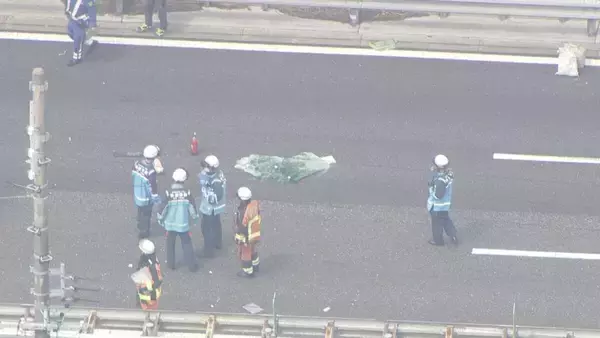 「東名阪道でトラック3台絡む事故 通り抜けようとしたトレーラーも接触… 2人軽傷 集中工事の影響で車線規制していた 三重」の画像