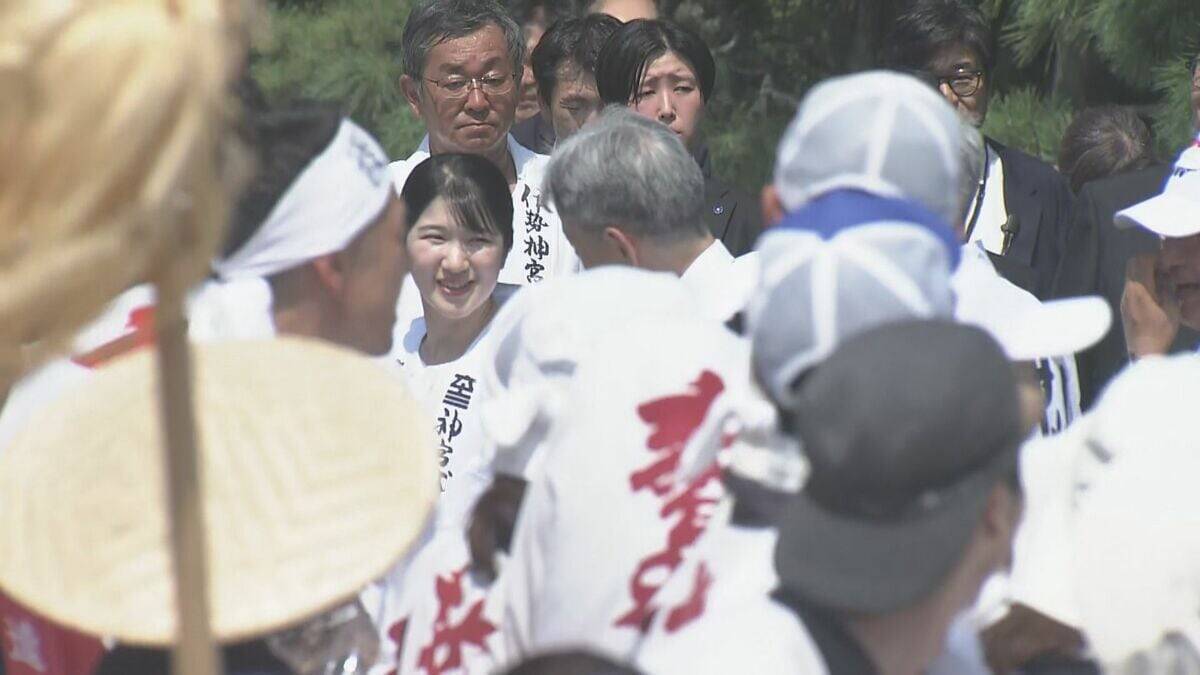 愛子さまが伊勢神宮を参拝  ｢笑顔で手を振っていただいて…｣式年遷宮に向けた伝統行事“お木曳”に法被を着て参加