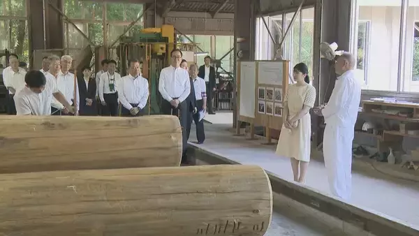 「愛子さまが伊勢神宮を参拝  ｢笑顔で手を振っていただいて…｣式年遷宮に向けた伝統行事“お木曳”に法被を着て参加」の画像