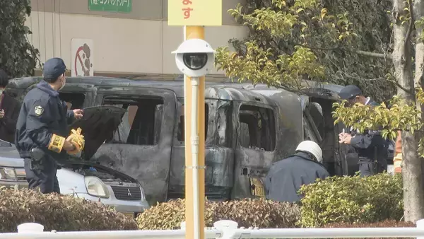 「「駐車場に止めてある車両から出火している」ショッピングセンター駐車場で軽乗用車４台焼ける　けが人なし　名古屋・西区」の画像