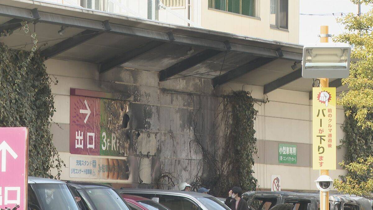 「駐車場に止めてある車両から出火している」ショッピングセンター駐車場で軽乗用車４台焼ける　けが人なし　名古屋・西区
