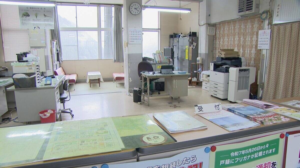 「日本一のミニ村」庁舎が役目終える 愛知・旧富山村は人口37人…合併前の6分の1に 住民票の写し交付は郵便局に委託