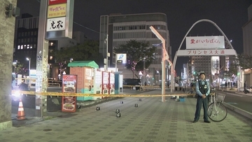 「友人が刃物で刺された」栄3丁目で男性（18）が鼻や頬から血を流す… 命に別状なし　襲ったとみられる男2人が逃走中　上下黒い服を着用　警察が殺人未遂事件として捜査