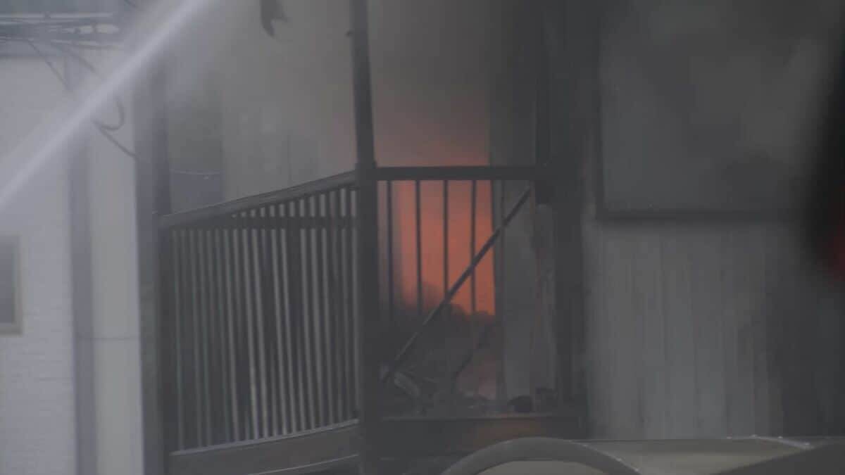 名古屋･昭和区御器所で住宅火災 ｢家から煙、炎が出ている｣ 近隣住民が逃げる際にケガ