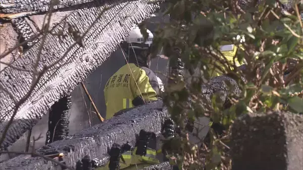 「三重･鳥羽市で木造2階建ての住宅が全焼 女性の遺体見つかる 1人暮らしの82歳女性と連絡取れず 隣の住宅も全焼するなど計4棟焼ける」の画像