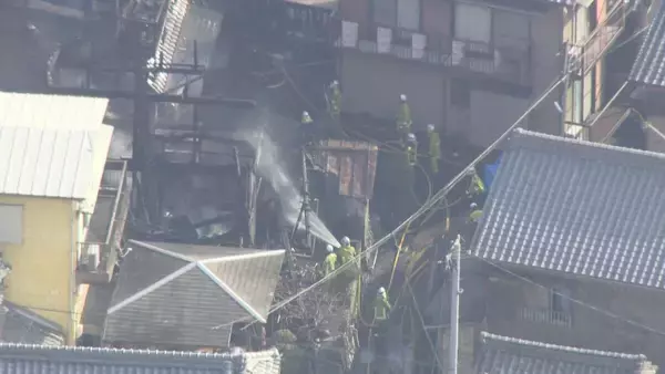 「三重･鳥羽市で木造2階建ての住宅が全焼 女性の遺体見つかる 1人暮らしの82歳女性と連絡取れず 隣の住宅も全焼するなど計4棟焼ける」の画像