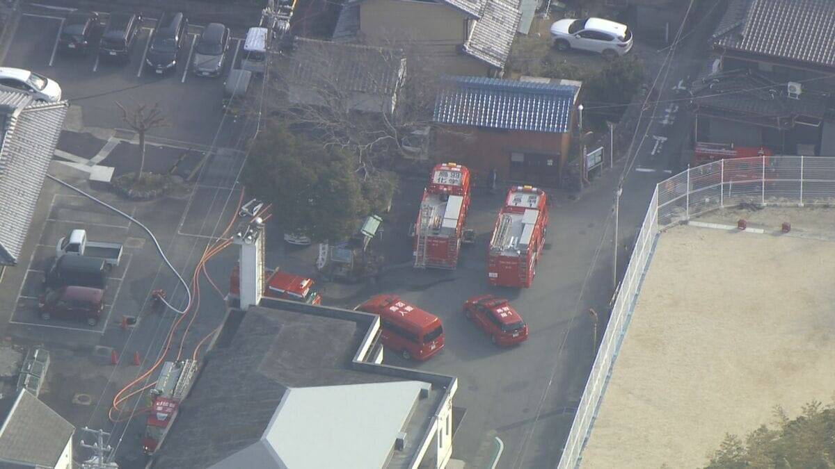 三重･鳥羽市で木造2階建ての住宅が全焼 女性の遺体見つかる 1人暮らしの82歳女性と連絡取れず 隣の住宅も全焼するなど計4棟焼ける