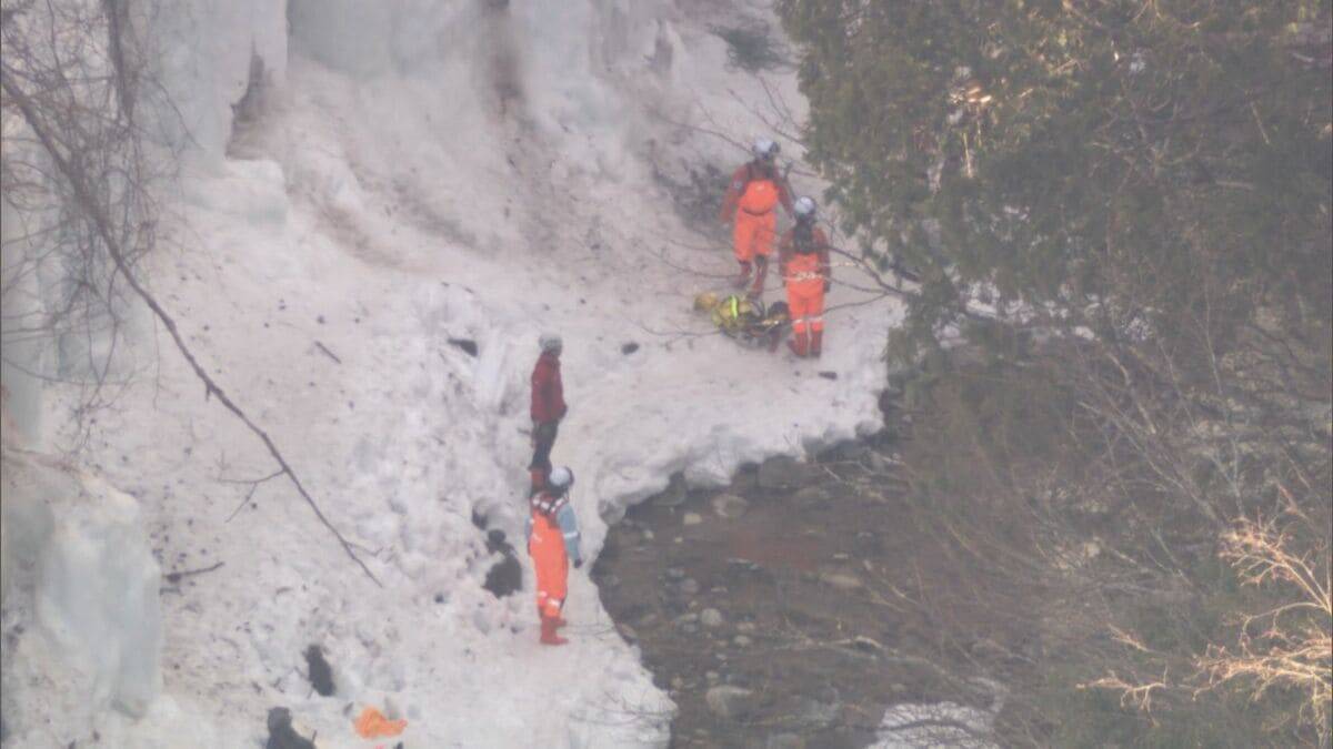 「今年は氷が溶けるのが早い」アイスクライミング中の氷崩落事故 警察などが現場調査 岐阜・下呂市