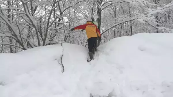 「「今年は氷が溶けるのが早い」アイスクライミング中の氷崩落事故 警察などが現場調査 岐阜・下呂市」の画像