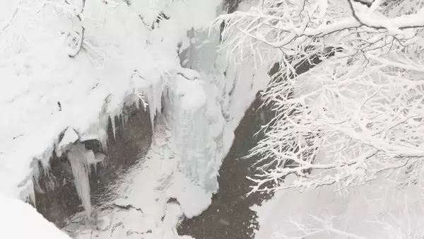 「「今年は氷が溶けるのが早い」アイスクライミング中の氷崩落事故 警察などが現場調査 岐阜・下呂市」の画像