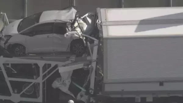 伊勢湾岸道で渋滞の列にキャリアカーが突っ込む 車４台絡む玉突き事故 1人死亡 愛知・豊明市