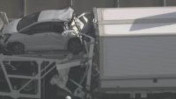 伊勢湾岸道で渋滞の列にキャリアカーが突っ込む 車４台絡む玉突き事故 1人死亡 愛知・豊明市