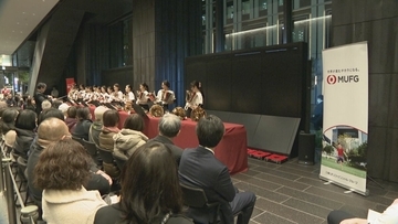 銀行でハンドベルコンサート 金城学院OGの皆さんが冬を感じさせる優しい音色を披露 三菱UFJ銀行名古屋ビル