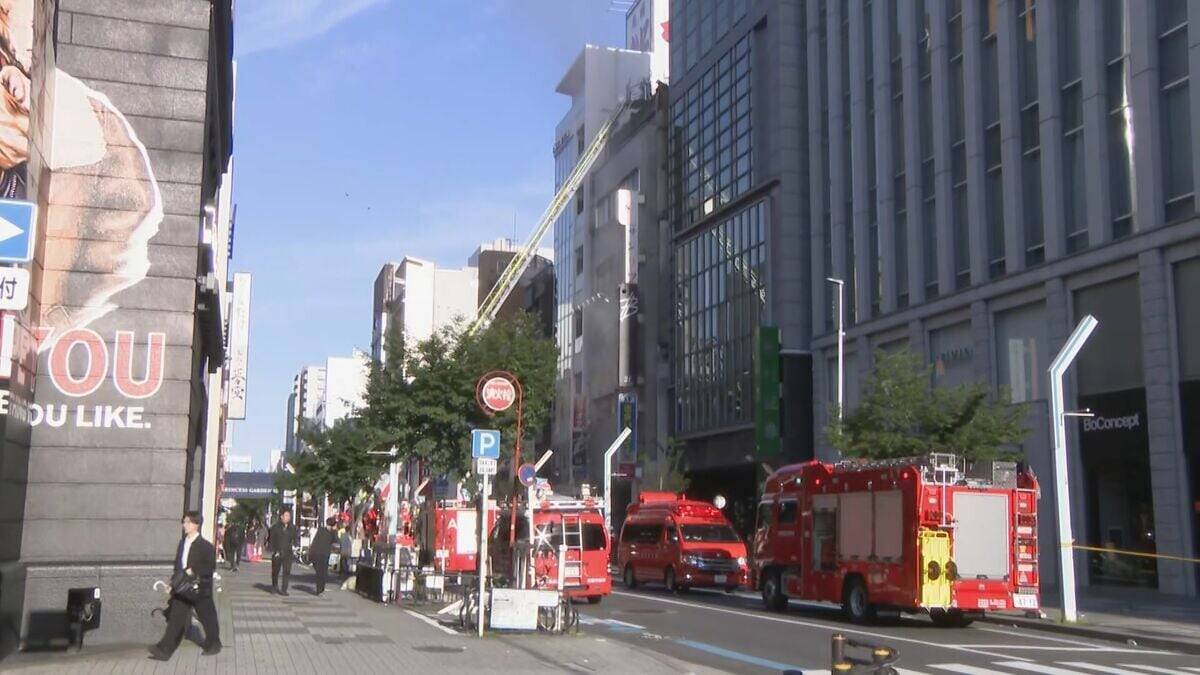 名古屋･栄の繁華街で火事 ｢2階から煙が出ている｣とビル関係者から通報 火元は飲食店か 栄三丁目