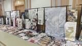 「華やかな花柄など新作の振袖1500枚以上並ぶ　名古屋のホテルで「大振袖博」」の画像1