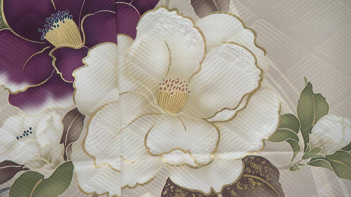 華やかな花柄など新作の振袖1500枚以上並ぶ　名古屋のホテルで「大振袖博」