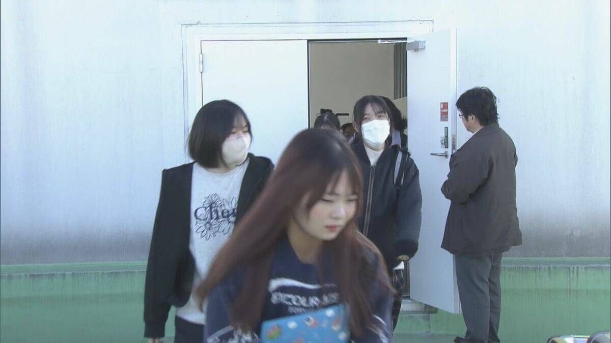 海も川も近い…三重大学で南海トラフ巨大地震を想定し津波避難訓練 ｢実際の津波が来た時を想像しながら避難訓練するのが大事｣ ドローンで液状化など被害情報の収集も