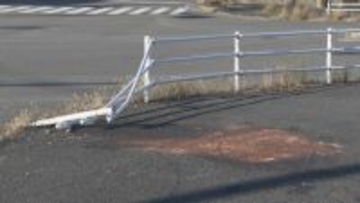 無免許と飲酒運転の疑いで18歳の男子高校生を現行犯逮捕　パトカーの追跡から逃れようとしてガードパイプに衝突…車には他にも3人が乗っていたか　三重・桑名市