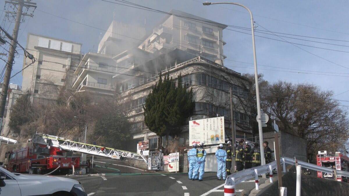温泉街でホテルの従業員寮が焼け… 3人救助 40代男性を病院に搬送 愛知･蒲郡市の西浦温泉街
