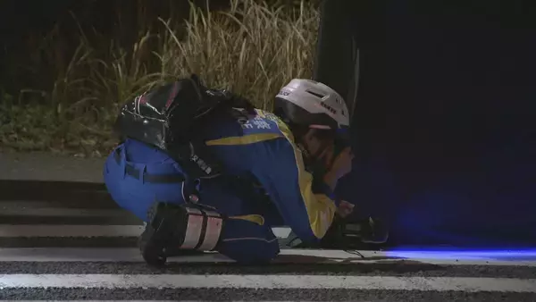 ひき逃げ事件で女性（22）が重傷 黒色のワンボックスカーの行方追う